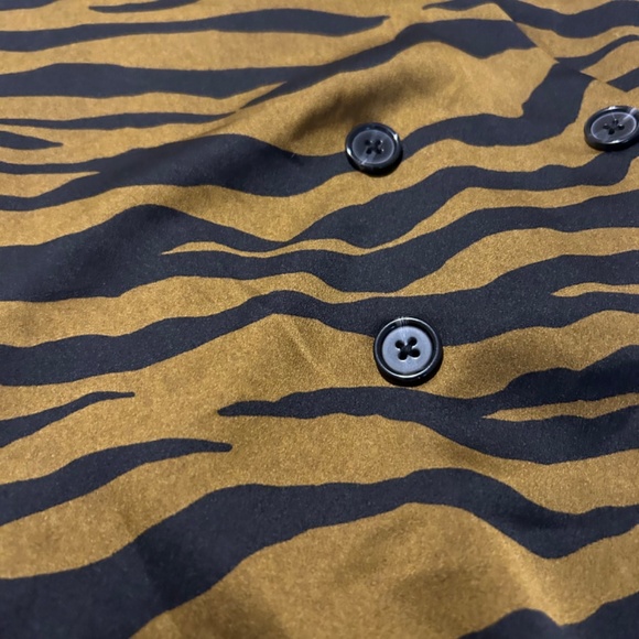 Tiger print blouse - Picture 4 of 5
